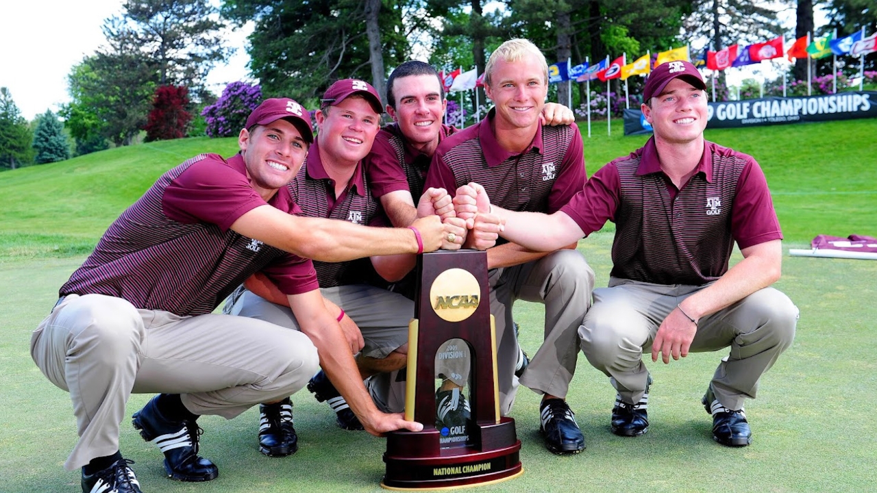 group of golfers with trophy